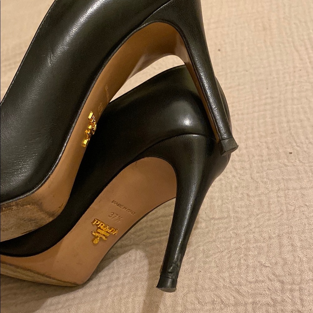 Prada Classic Black Pointed Heels. Made in Italy . Size 37 1/2 - Picture 6 of 9